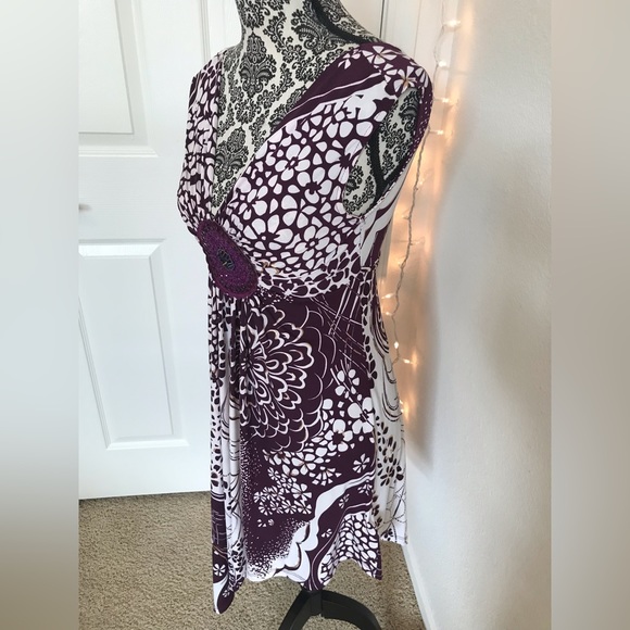 Janette Purple, White & Gold Asymmetrical Dress - Picture 12 of 16